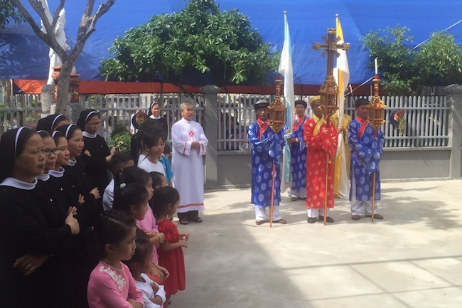 GP.Bùi Chu - Cát Xuyên khánh thành phòng khám Bác ái