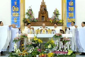 GP.Hưng Hóa - Thánh lễ tạ ơn và làm phép ngôi nhà thờ giáo xứ Lương Sơn