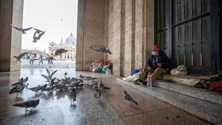 ĐTC cầu nguyện cho một người vô gia cư chết vì lạnh gần Vatican