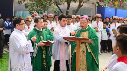 GP.Hưng Hóa - Thánh lễ tạ ơn hoàn thành việc trùng tu nhà thờ và khánh thành tháp chuông tại giáo họ Phượng Bãi - giáo xứ Tình Lam