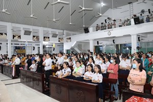TGP.Sài Gòn - Giáo xứ Nhân Hòa: Cầu nguyện cho các gia đình trẻ trong ngày Lễ Đức Maria, Mẹ Thiên Chúa 2021