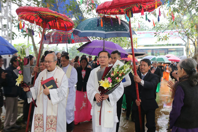 TGP.Huế - Cha Đôminicô Nguyễn Tưởng nhậm chức Quản xứ Buồng Tằm