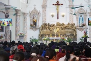 GP.Hưng Hóa - Giáo họ Cần Kiệm chầu Mình Thánh Chúa thay mặt giáo phận