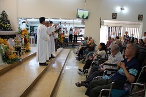TGP.Sài Gòn - Giáo xứ Hiển Linh: Thánh lễ mừng Chúa Hiển Linh dành cho người già yếu