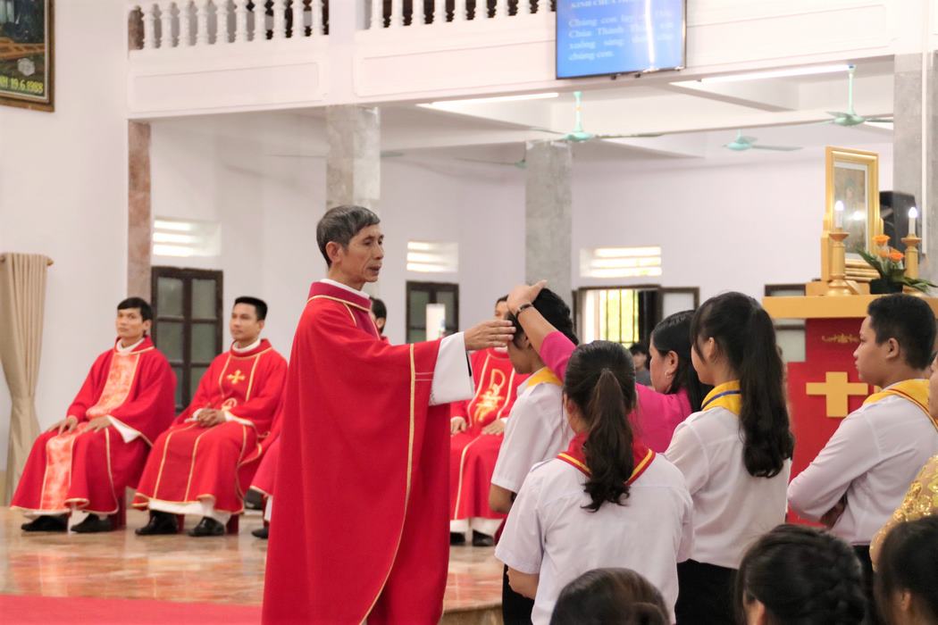 GP.Phát Diệm - Giáo xứ Cồn Thoi: Niềm vui Thánh lễ ban Bí tích Thêm sức sau thời gian giãn cách