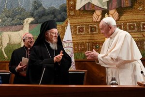 ĐTC chúc mừng Đức Thượng Phụ Bartolomeo nhân 30 năm là tổng giám mục Constantinople