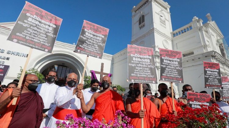 ĐTC bày tỏ tình liên đới với Giáo hội Sri Lanka