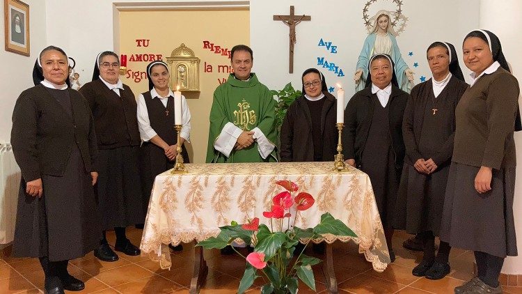 Sau hơn 4 năm bị bắt cóc và giam cầm ở Mali, cuối cùng sơ Gloria Narváez đã trở về Colombia