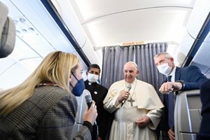 Cuộc phỏng vấn ĐTC trên chuyến bay từ Hy Lạp về Roma