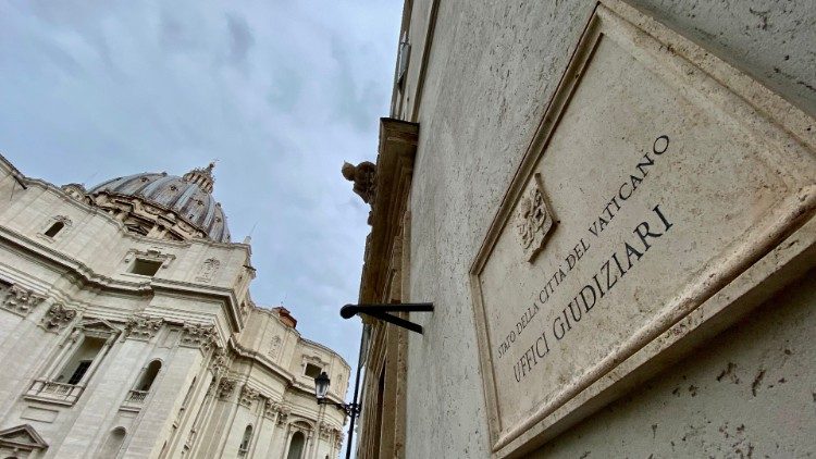 ĐTC Phanxicô sửa đổi bộ luật hình sự của Vatican, giảm án và cải tạo phạm nhân