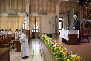 GP.Xuân Lộc - Gia đình Liên Tu Sĩ Giáo phận họp mặt truyền thống và chúc Xuân quý Đức Cha