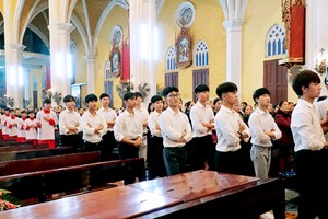 GP.Bùi Chu - Đoàn giới trẻ Kiên Lao mừng bổn mạng