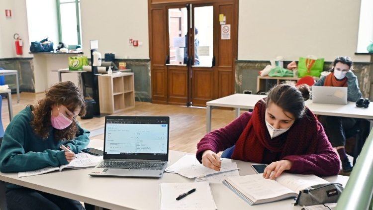 Các Giám mục Pháp ủng hộ các trường đại học hoạt động bình thường trở lại