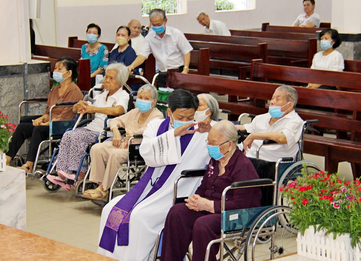 TGP.Sài Gòn - Giáo xứ Bùi Phát: Lễ kính Đức Mẹ Lộ Đức và cầu nguyện cho các bệnh nhân 2021