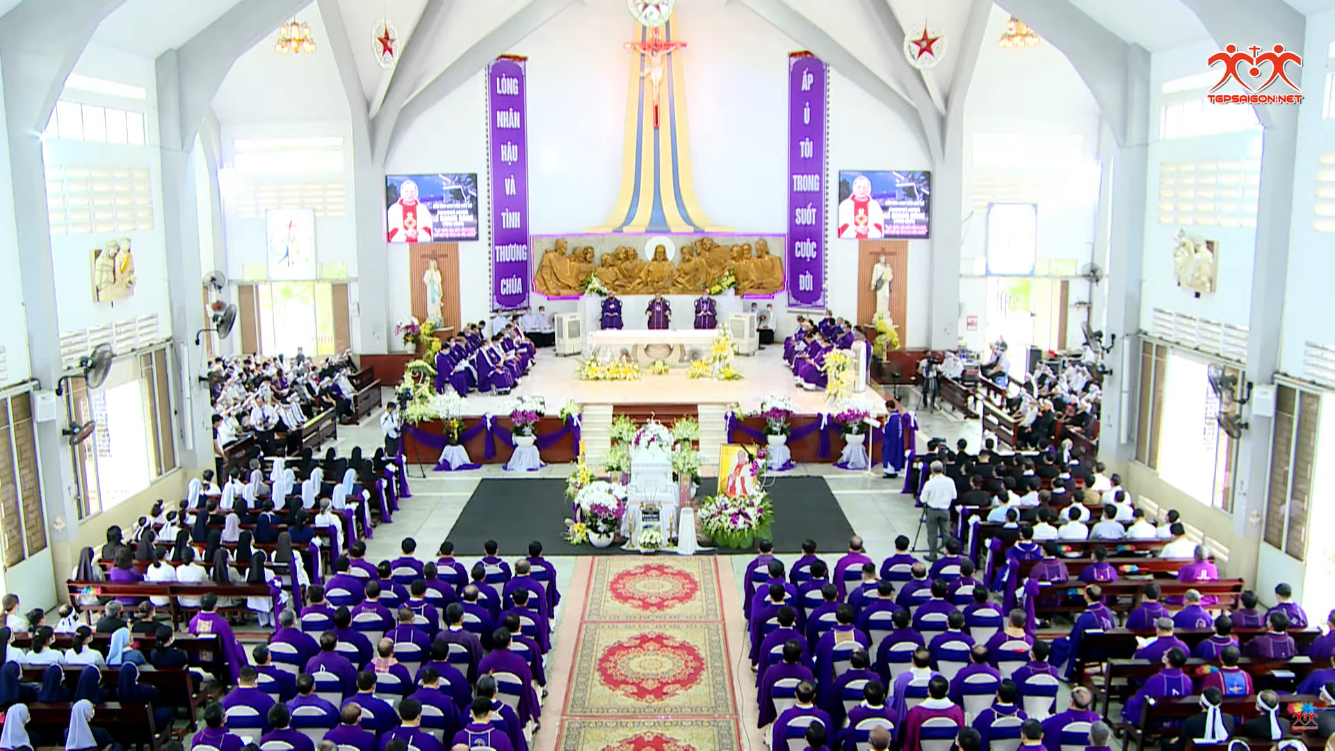 TGP.Sài Gòn - Giáo xứ Tân Hương: Thánh lễ an táng linh mục Phanxicô Assisi Lê Quang Đăng ngày 8-2-2021