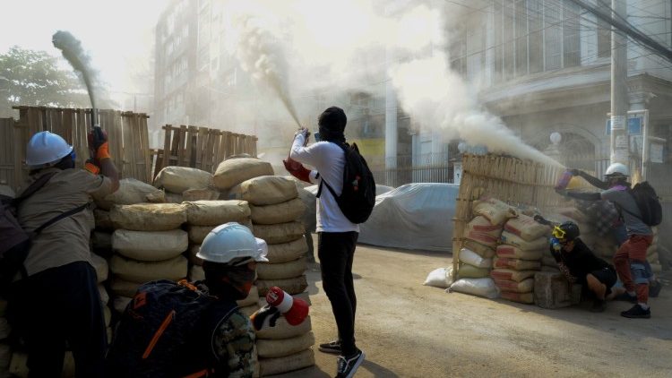 Dòng Phanxicô Myanmar kêu gọi lãnh đạo quân đội ngăn chặn bạo lực