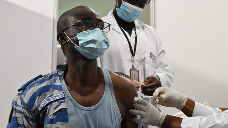 Các tu sĩ Dòng Tên châu Phi kêu gọi tạm miễn sở hữu trí tuệ đối với vaccine Covid