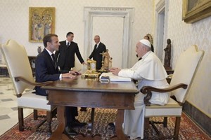 ĐTC Phanxicô điện đàm với tổng thống Emmanuel Macron