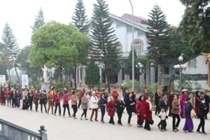 GP.Hưng Hóa - Giáo xứ Trại Sơn hành hương Năm Thánh Giáo phận tại nhà thờ Hoàng Xá