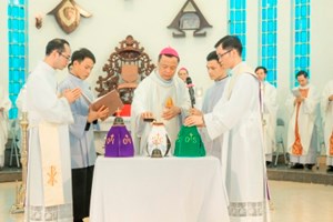 GP.Hưng Hóa - Giáo phận  Thánh lễ Truyền Dầu tại nhà thờ Chính tòa Sơn Lộc năm 2021