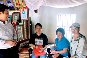 GP.Bùi Chu - Kiên Lao: Thăm và tặng quà các bệnh nhân