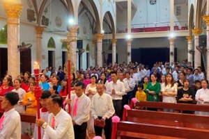 GP.Hưng Hóa - Giáo xứ Lương Sơn: Thánh lễ kính Lòng Chúa Thương Xót và ban các Bí tích Khai Tâm Kitô giáo