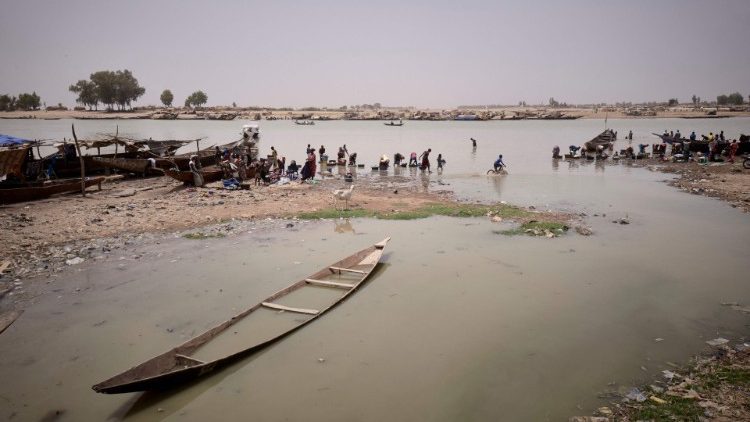 Đức cha của Nigeria yêu cầu chính phủ ngăn chặn thảm họa môi trường