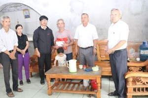 GP.Hưng Hóa - Giáo xứ Trại Sơn tặng quà Phục Sinh cho những người có hoàn cảnh khó khăn
