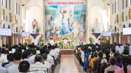 GP.Hưng Hóa - Đêm canh thức Vượt Qua và Thánh lễ vọng Phục Sinh tại giáo xứ Phú Hữu
