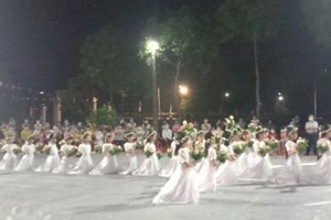GP.Hưng Hóa - Giáo xứ Bãi Dòng dâng hoa kính Đức Mẹ