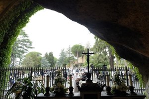 ĐTC sẽ kết thúc tháng “Marathon cầu nguyện” đọc kinh Mân Côi tại Vườn Vatican