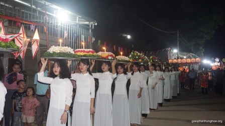 GP.Hưng Hóa - Giáo xóm Quang Trung - giáo xứ Yên Tập rước kiệu và dâng hoa kính Đức Mẹ - khai mạc Tháng Hoa