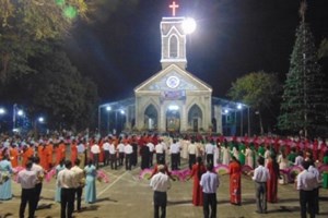 GP.Hưng Hóa - Khai mạc tháng hoa kính Đức Mẹ tại giáo xứ Tuyên Quang