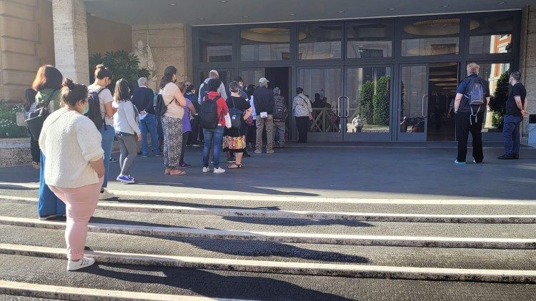 Toà Thánh hoàn thành chiến dịch tiêm vắc-xin cho người nghèo ở xung quanh Vatican