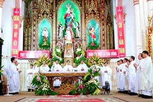 GP.Bùi Chu - Giáo xứ Tứ Trùng: Thánh lễ chính tiệc tuần chầu