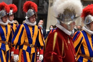 ĐTC Phanxicô gặp các vệ binh Thụy Sĩ phục vụ tại Vatican