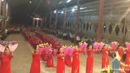 GP.Hưng Hóa - Giáo xứ Phù Lao rước kiệu và dâng hoa kính Đức Mẹ