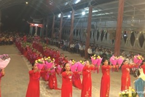 GP.Hưng Hóa - Giáo xứ Phù Lao rước kiệu và dâng hoa kính Đức Mẹ