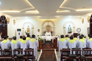 GP.Hưng Hóa - Nghi thức tuyên xưng đức tin, tuyên thệ trung thành và lặp lại lời hứa khi thụ phong linh mục của 18 cha tân quản xứ, tại Tòa Giám mục 