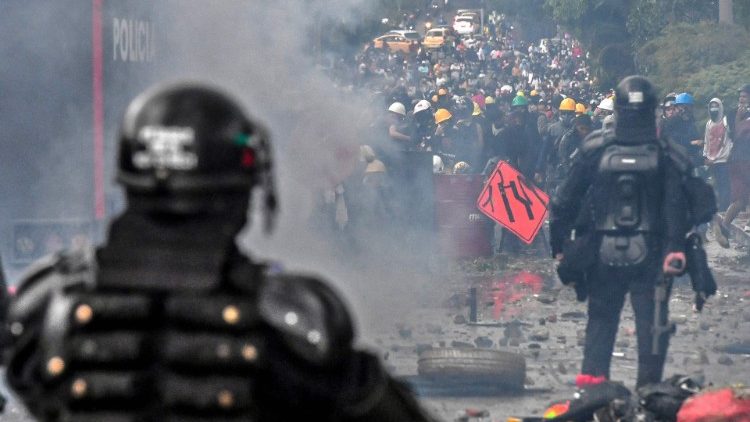 Đức cha Álvarez kêu gọi đối thoại cho hòa bình ở Colombia