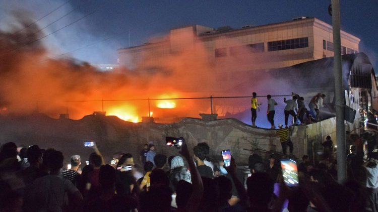 ĐTC cầu nguyện cho các nạn nhân của đám cháy ở Iraq