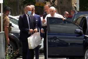 ĐTC xuất viện trở về Vatican