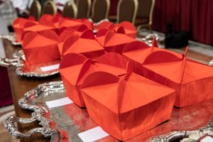 Cảnh sát Ý đã bắt giữ những kẻ lừa đảo giả dạng Hồng y
