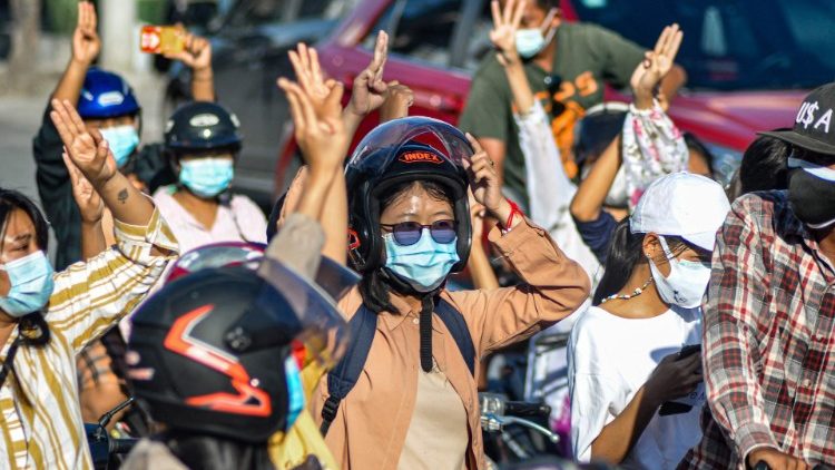 Giáo hội Philippines đánh chuông thể hiện tình liên đới với Myanmar