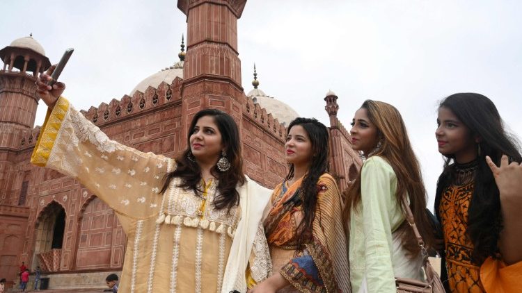 Các lãnh đạo Kitô Pakistan yêu cầu tuổi tối thiểu để cải đạo là 18 tuổi
