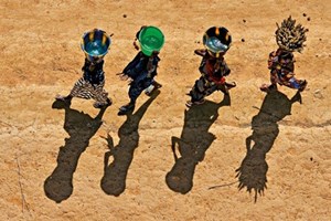 ĐTC mơ về một thế giới có nhiều bánh, nước, thuốc và việc làm