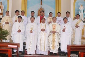 GP.Hưng Hóa - Thánh lễ tạ ơn cầu nguyện cho việc loan báo Tin Mừng nhân dịp cha Antôn Nguyễn Tân Hợi được bổ nhiệm làm linh mục chính xứ Sùng Đô