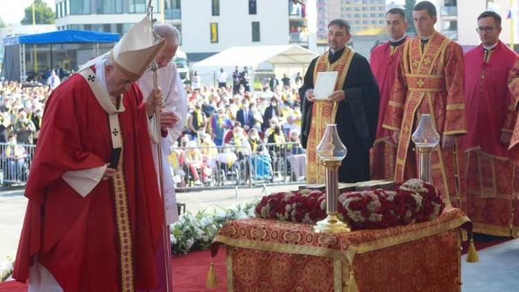 ĐTC cử hành Phụng vụ Thánh Thể lễ Suy tôn Thánh giá theo nghi lễ Byzantine