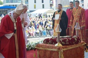 ĐTC cử hành Phụng vụ Thánh Thể lễ Suy tôn Thánh giá theo nghi lễ Byzantine