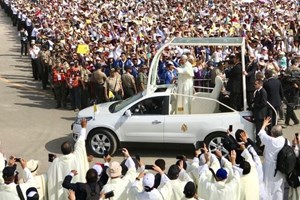 Những chiếc “papamobile” – xe mui trần của các Giáo hoàng